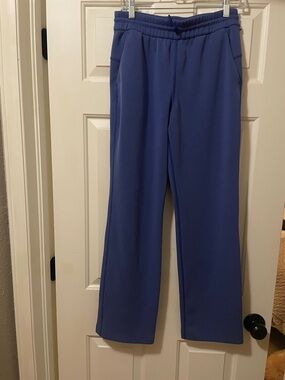 Lululemon size 6 pants